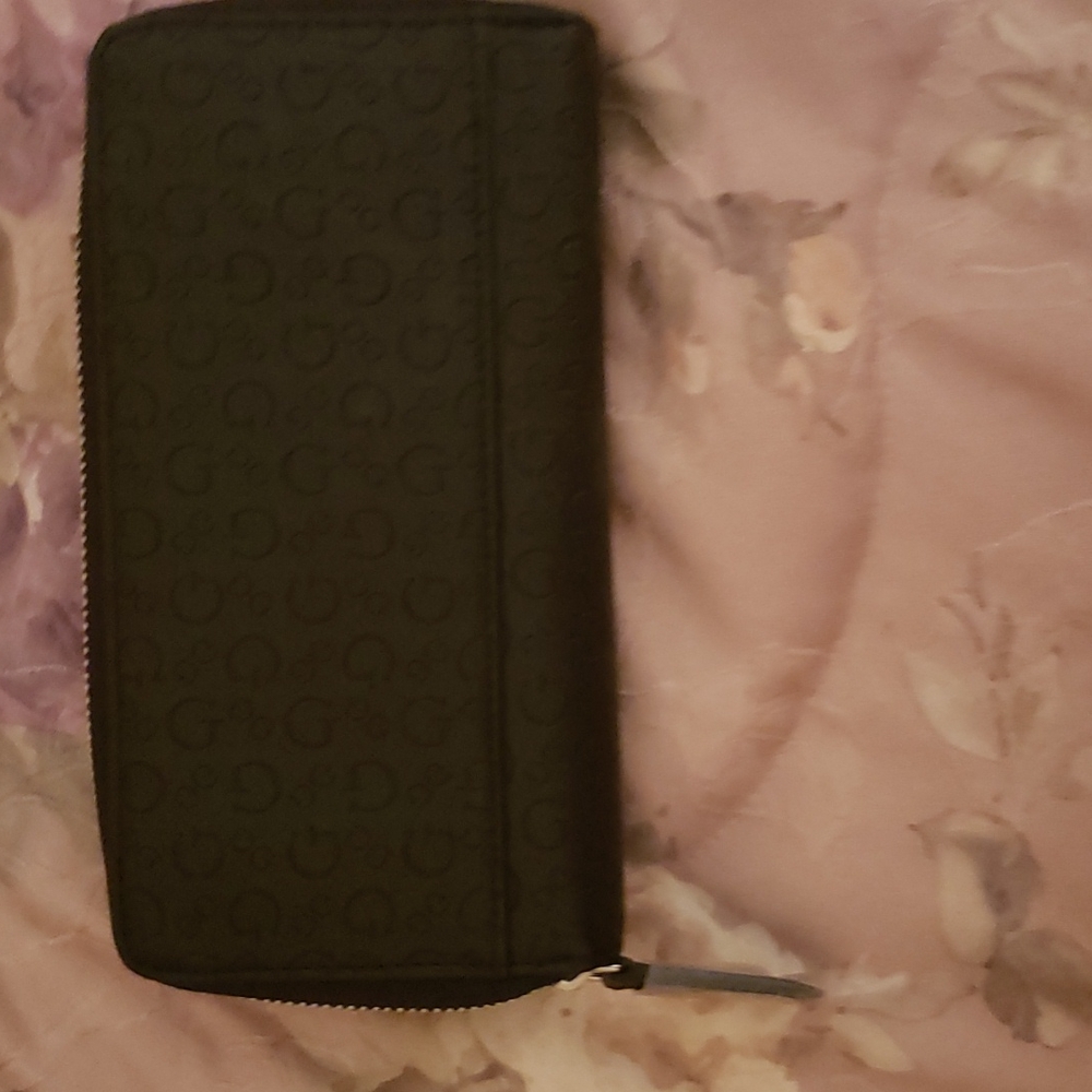 Guess Wallet - Picture 2 of 3